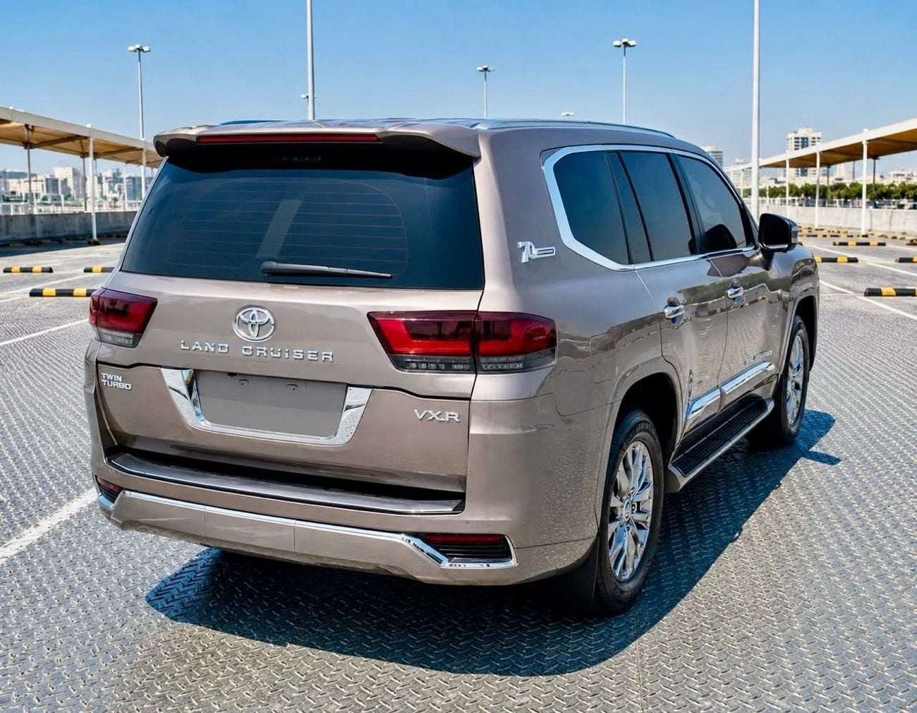 تويوتا لاند كروزر VXR