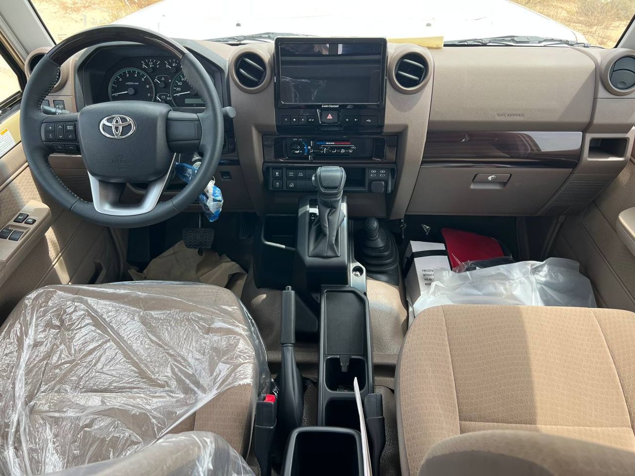 Toyota Land Cruiser Pick Up LC79 S/C 4.0L PTR A/T //2025// MID OPTION WITH WINCH , DIFF LOCK , DVD&BACK CAMERA , CRUISE CONTROL