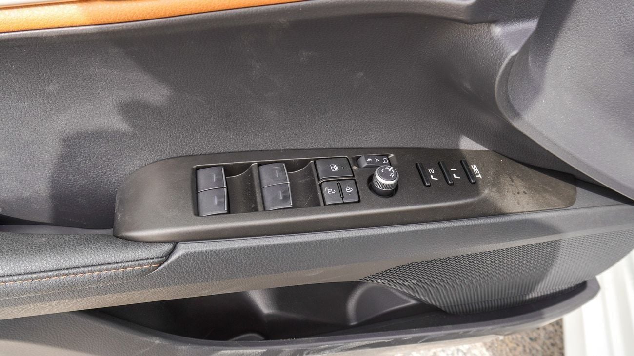 تويوتا كامري Lumiere 2.5L HEV Hybrid