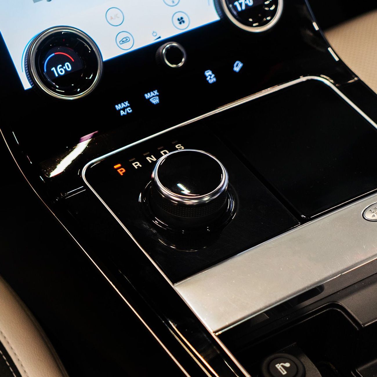 Land Rover Range Rover Velar P250 R-Dynamic SE 2.0L AED 2,490 pm  • 0% Downpayment • Velar P250 SE R-Dynamic • 1 Year Warranty