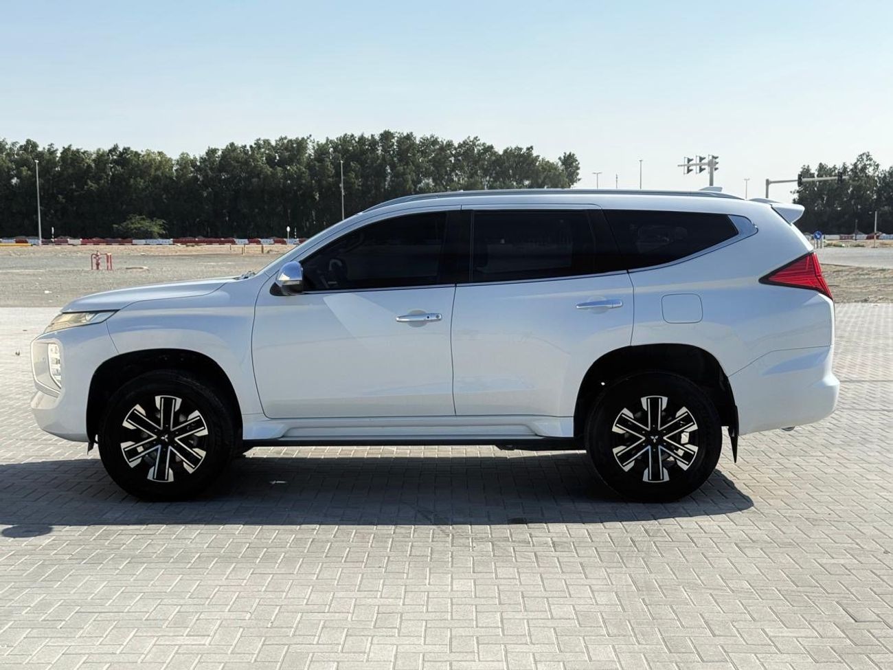 Mitsubishi Montero Sport MITSUBISHI MONTERO 2020 TOP OF Range Sunroof,GCC SPECS