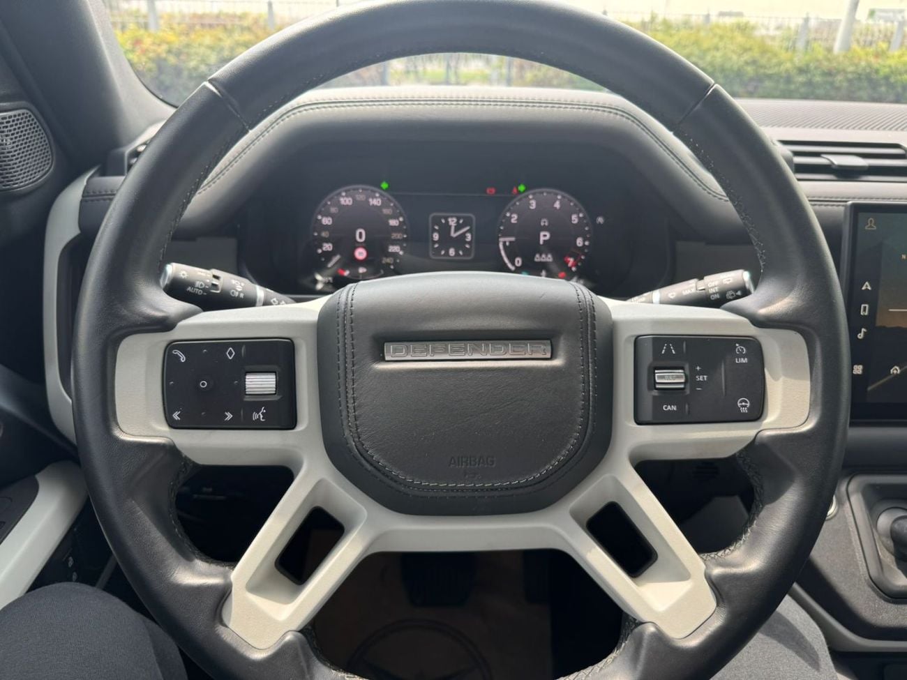 Land Rover Defender P400 90 X 3.0L (5 Seater)