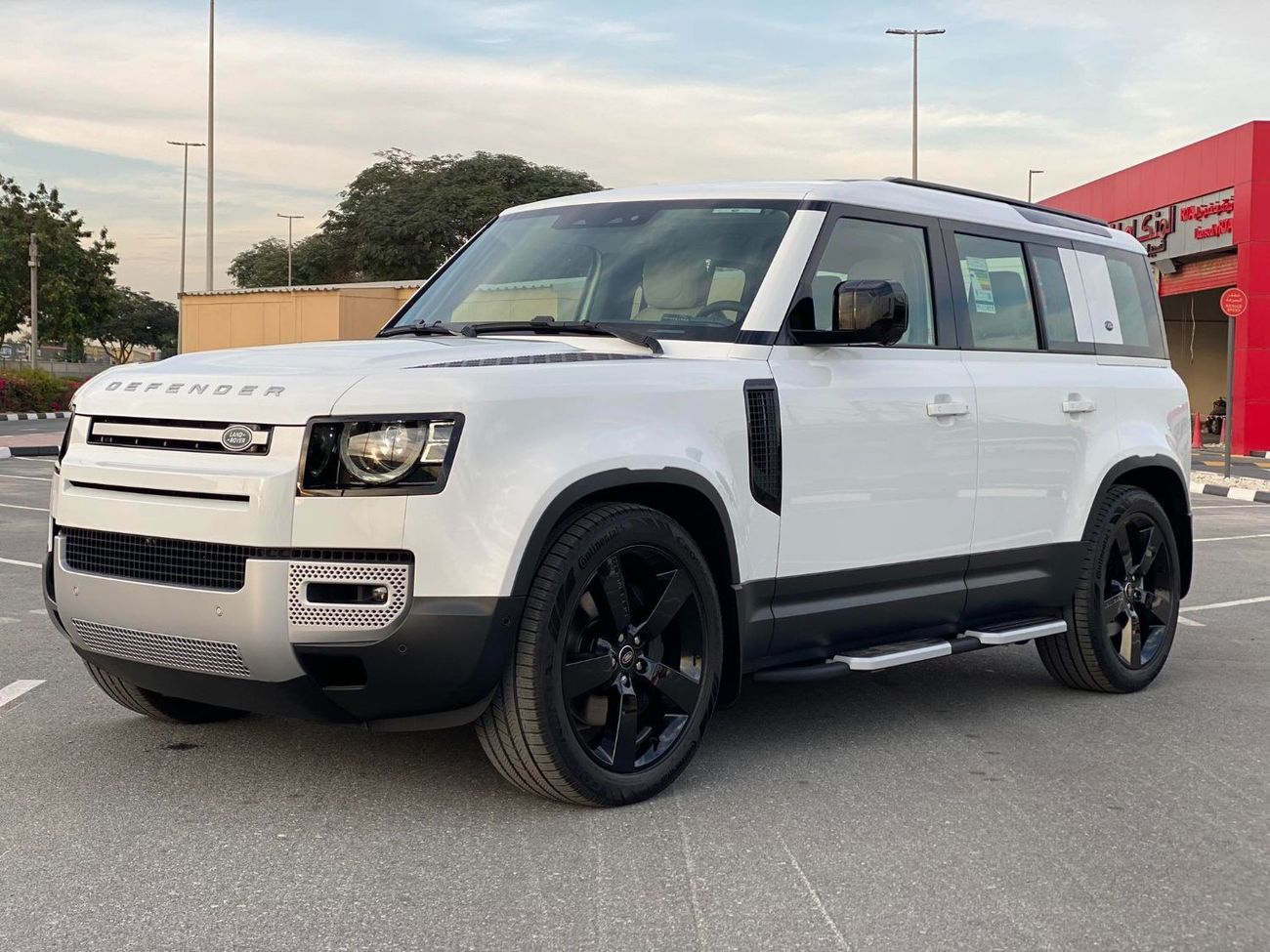 Land Rover Defender GCC SPEC UNDER WARRANTY AND SERVICE CONTRACT