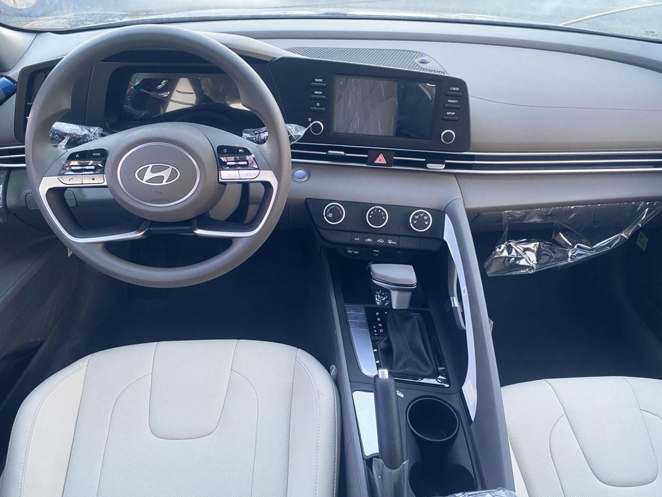 هيونداي إلانترا SMART HYUNDAI ELANTRA CN7 1.6L PREMIERE PLUS GCC SPECS 2024 MODEL 17800  EXPORT PRICE