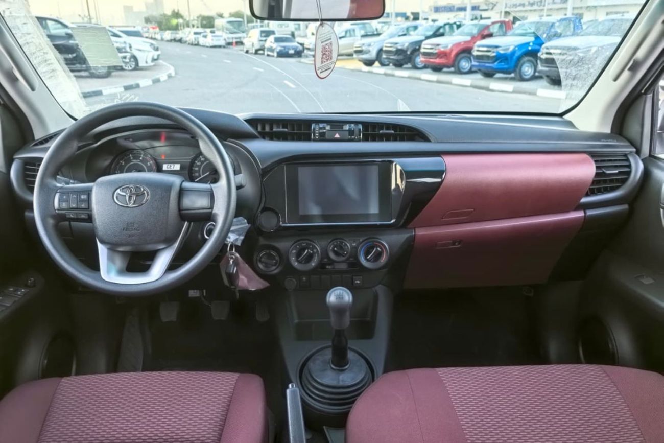 Toyota Hilux TOYOTA HILUX SC 2.7L PETROL 4WD 2026