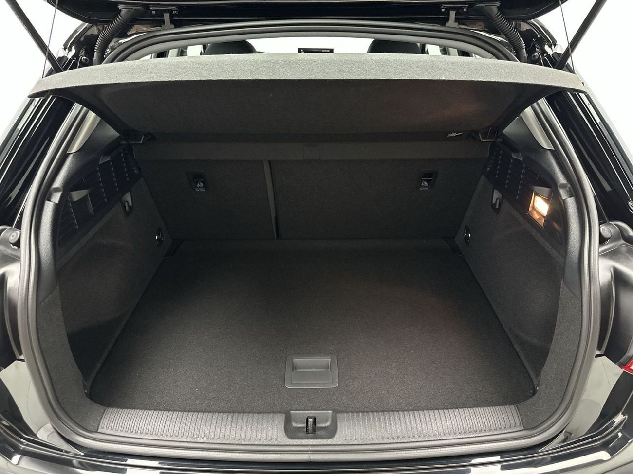 أودي Q2 Q2 Advanced 35 TFSI 150hp (Ref# 13984)