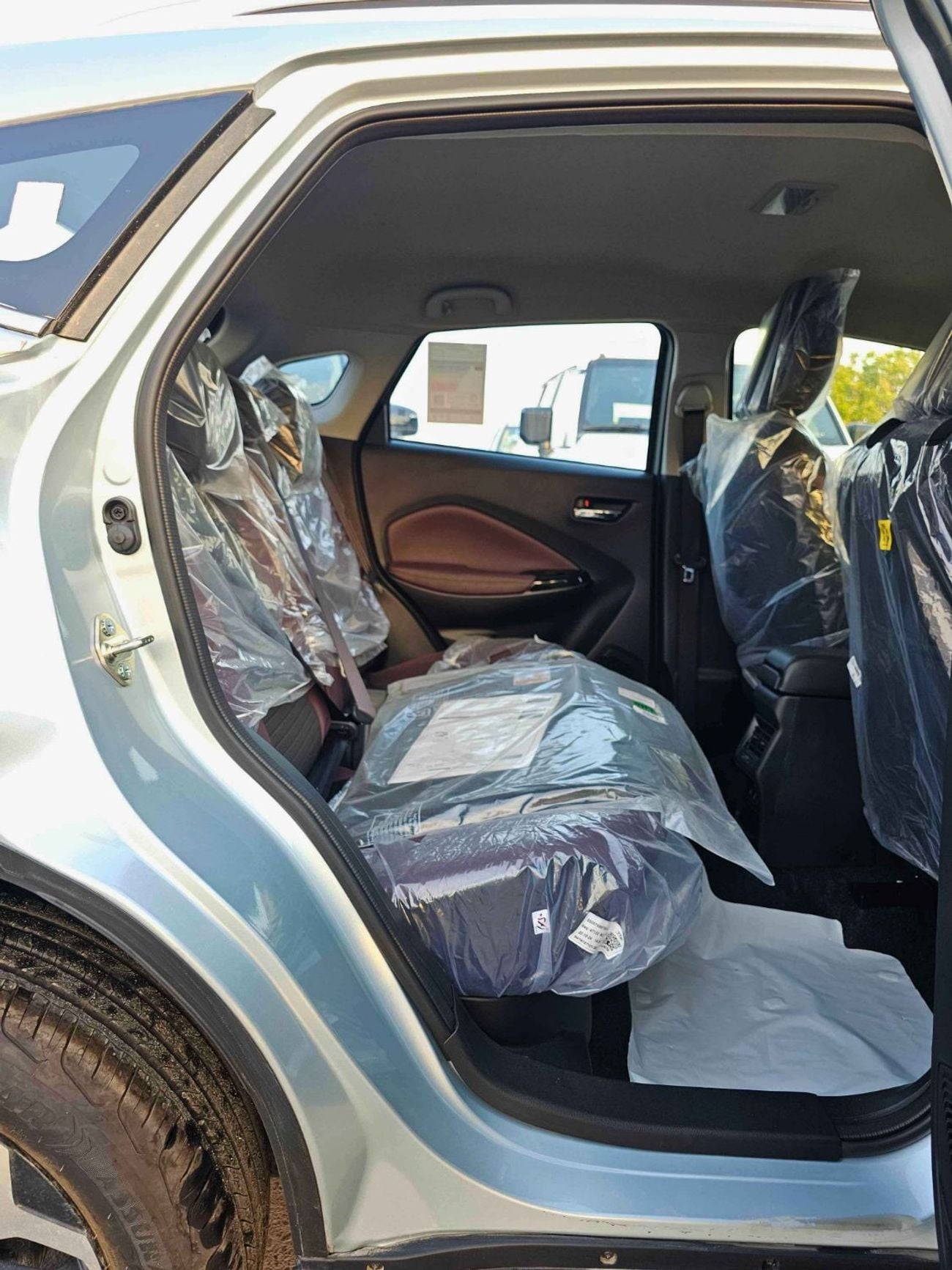 Suzuki Fronx GLX / EURO 5 HYBRID / 1.5L V4 / HEADUP DISPLAY / 360* CAMERAS /" 9" DISPLAY AUDIO (CODE # FRHGLX)