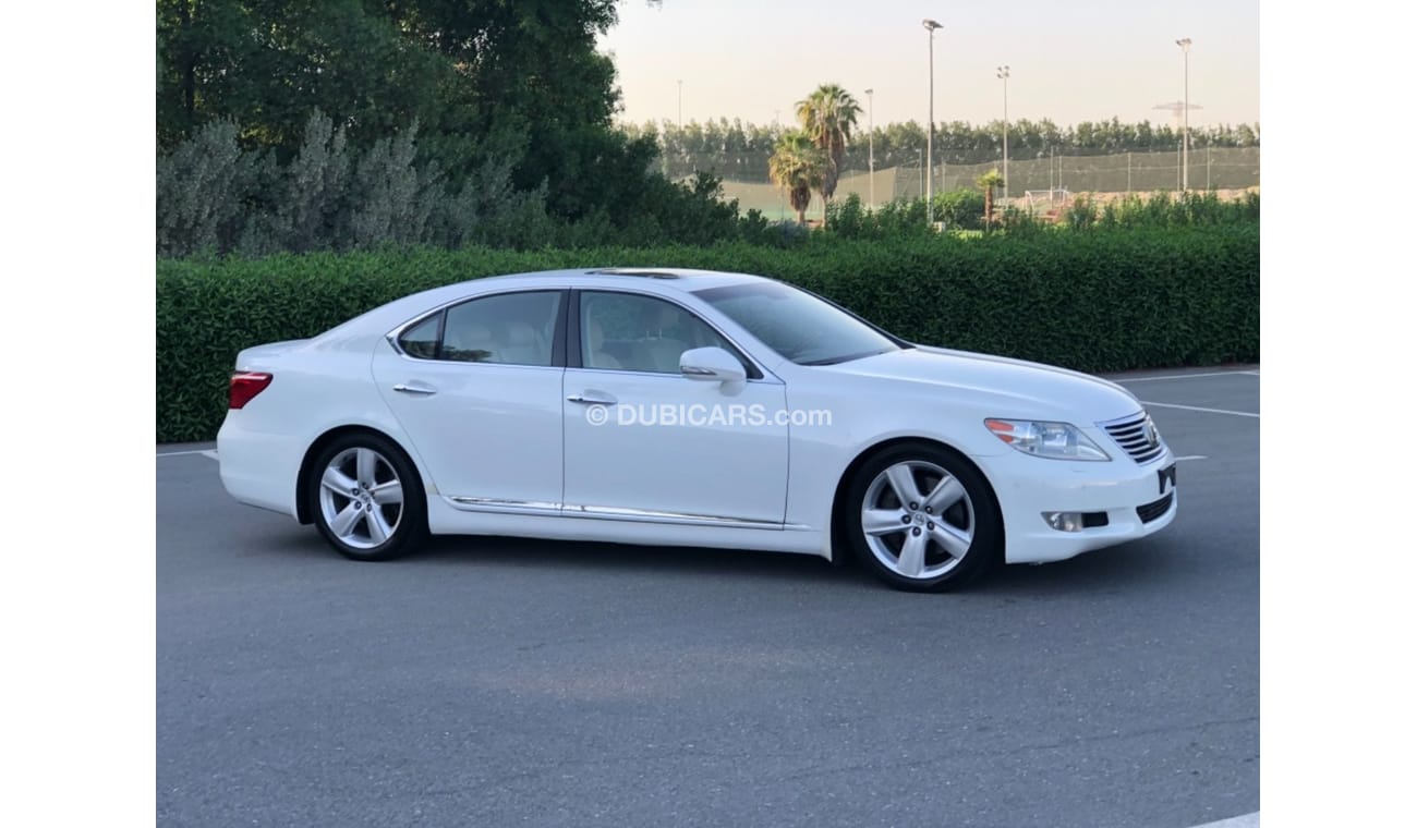 لكزس LS 460 لكزس Ls460 موديل 2012 خليجي حاله ممتازه من الداخل والخارج كراسي جلد ومثبت سرعه وتحكم كهربي كامل ونظا