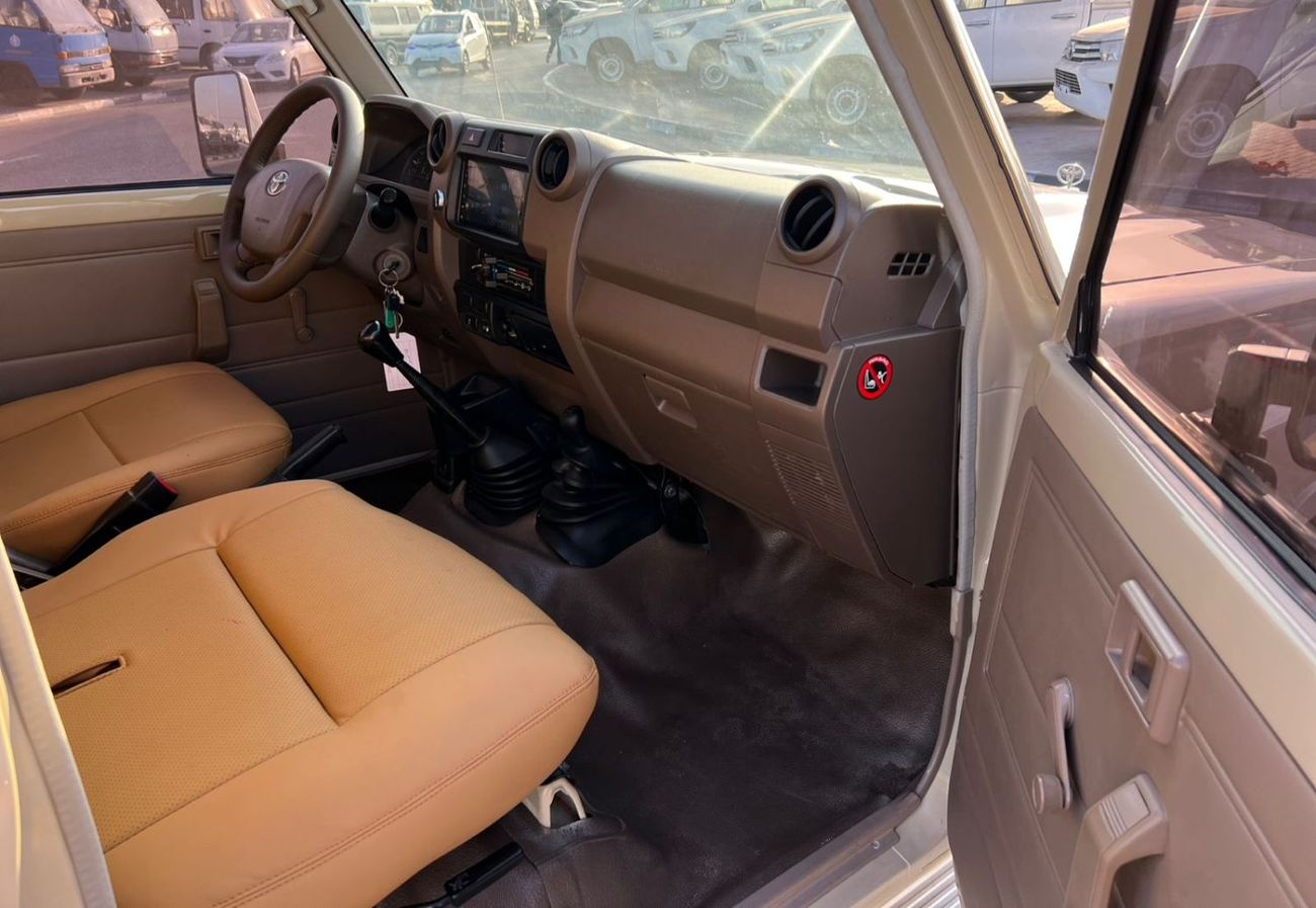 تويوتا لاند كروزر بيك آب 2018 Toyota Land Cruiser Pick up - Single Cabin - 4.0L V6 - AWD 4x4 - Patrol Manual - GCC Specs- Ful