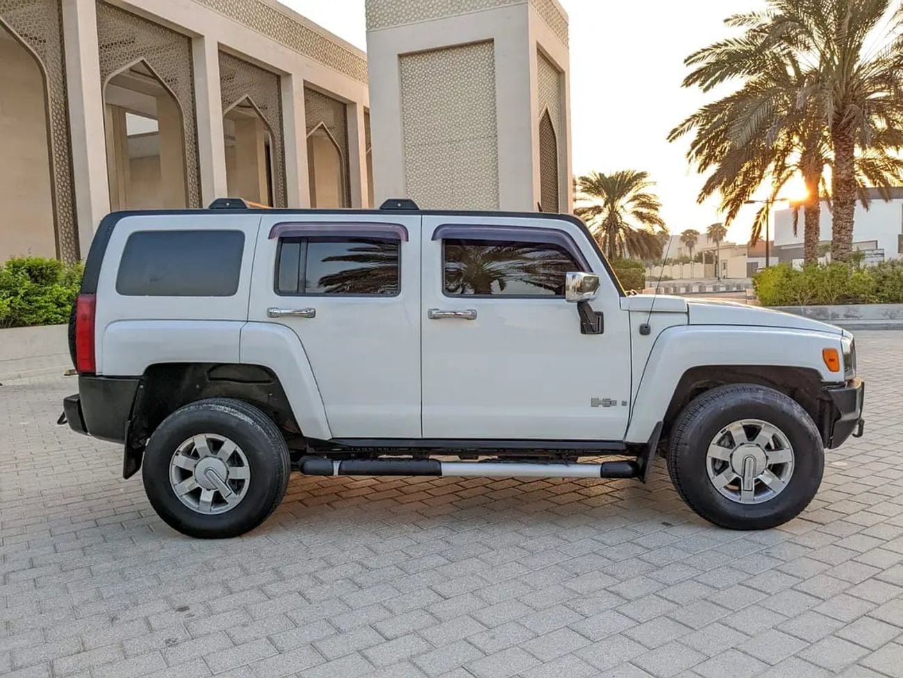 هامر H3 GCC Premium Condition With Leather seats Navigation Low Km Perfect Family Suv