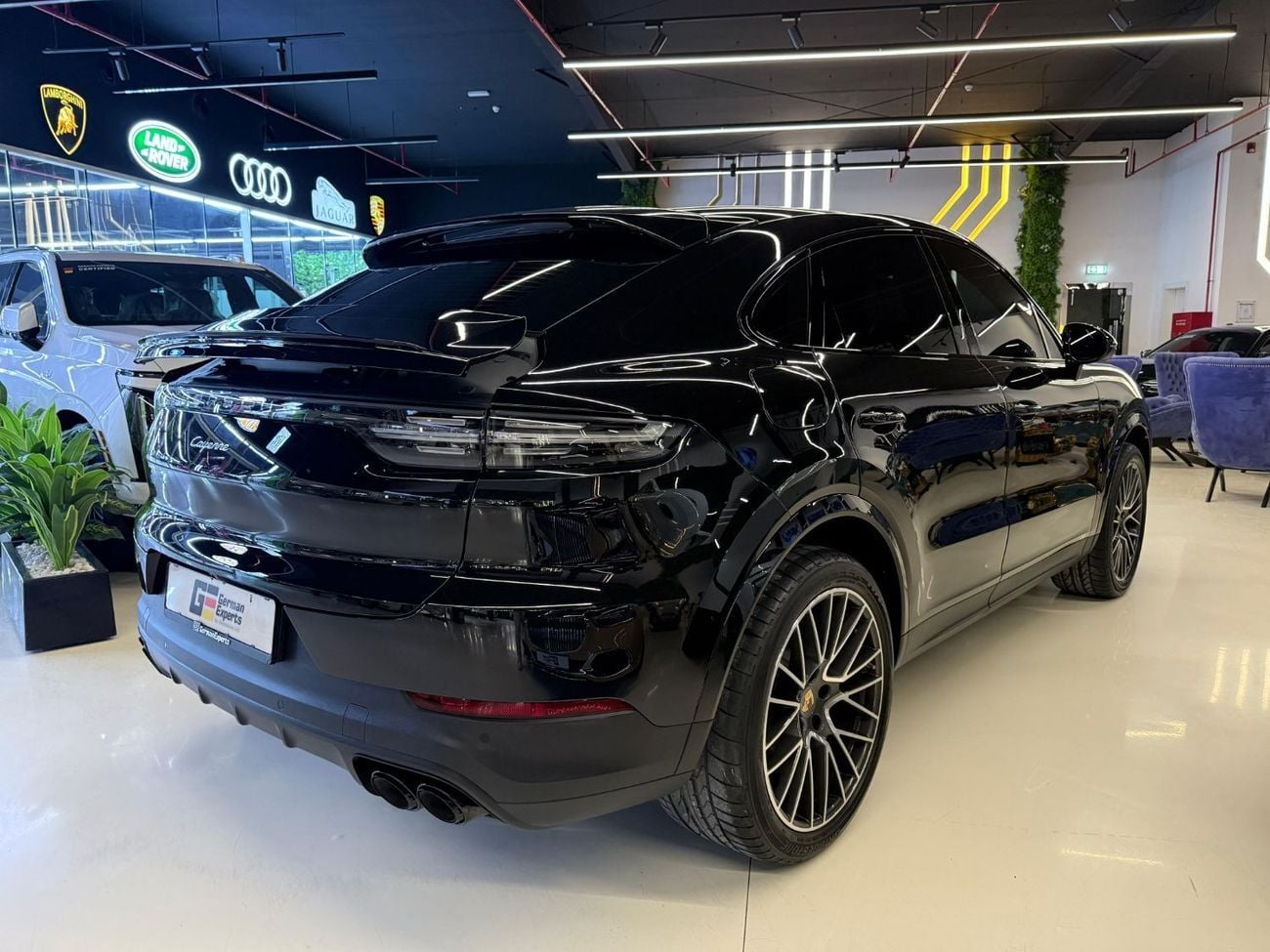 Porsche Cayenne STD Base Coupe 2023 Porsche Cayenne Coupe - GCC Specs - Full service history available