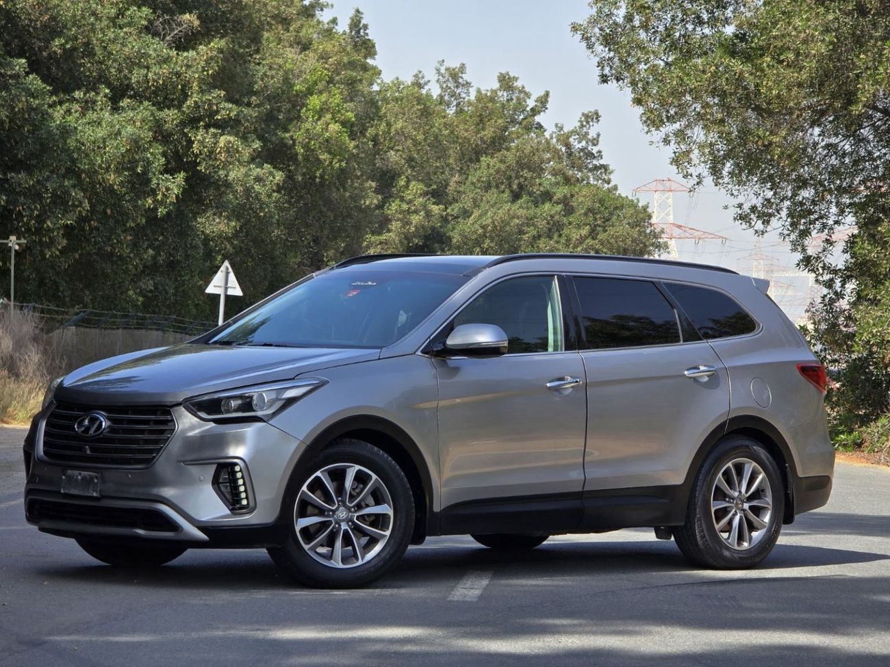 Hyundai Santa Fe GLS Top 3.3L SANTA FE GRAND 3.3L V6  2017 FULL OPITION  //PERFECT CONDITION