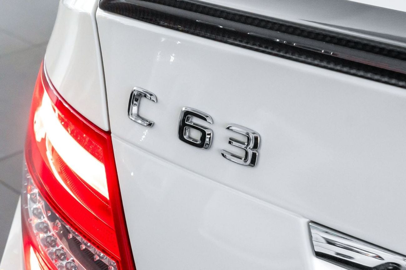 Mercedes Benz C63 AMG Std 6.2L