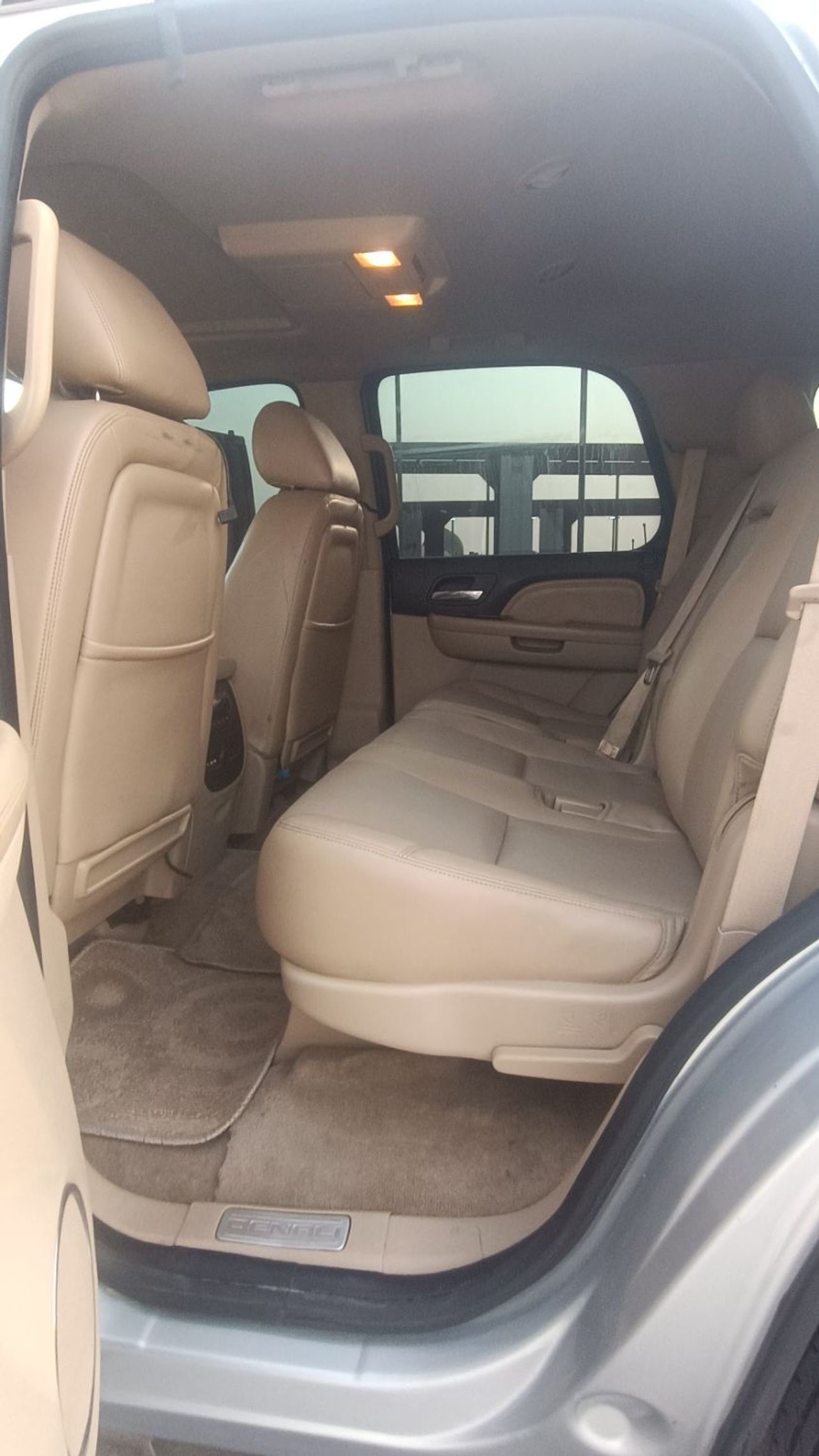 GMC Yukon SLE 5.3L 4WD (8 Seater)