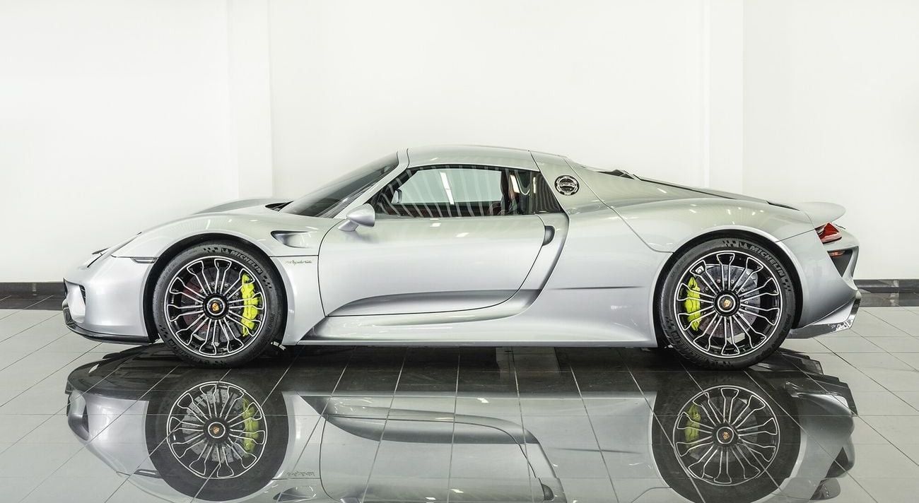 Used Porsche 918 Spyder 2014 for sale in Dubai - 569100