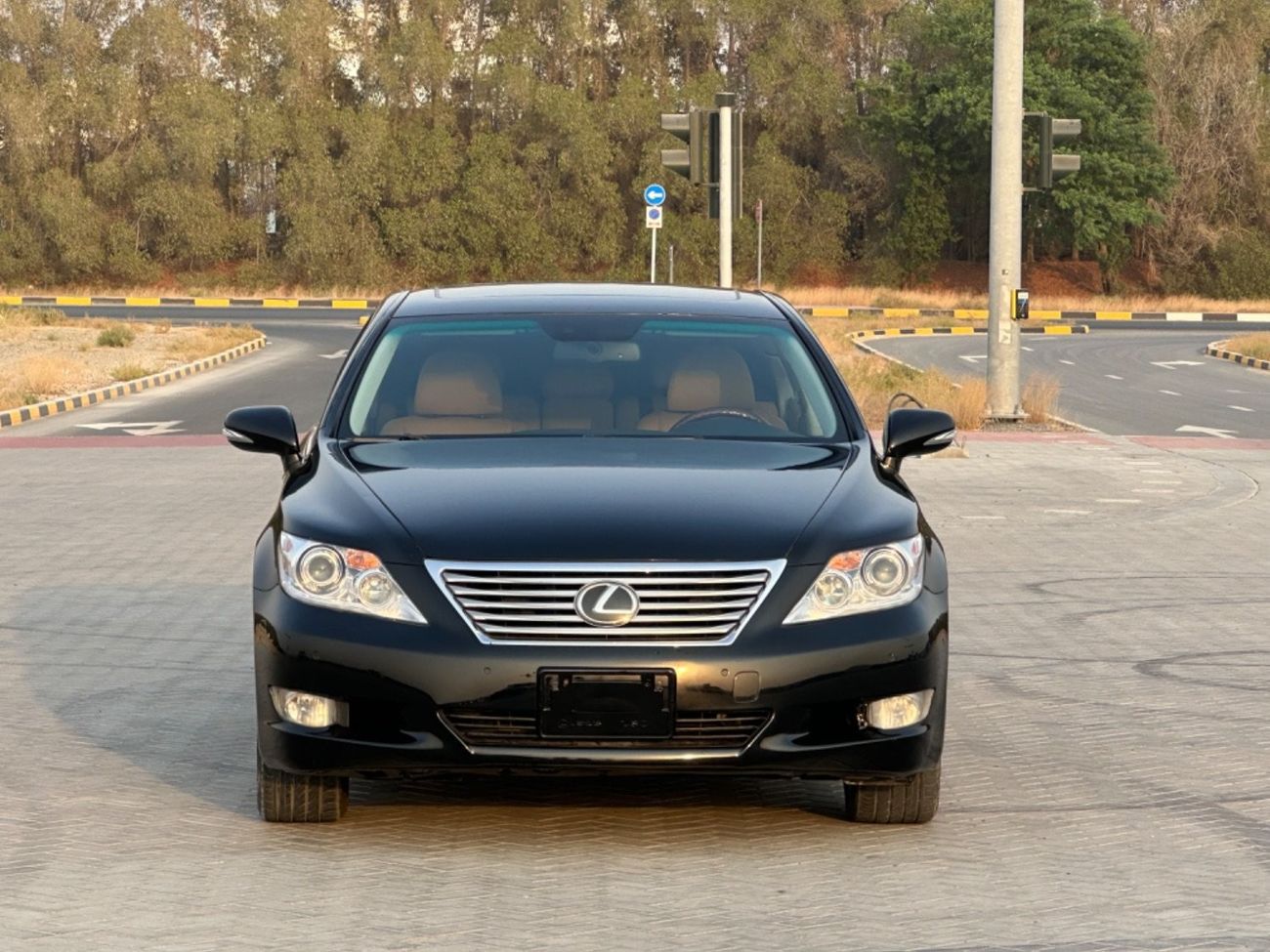 لكزس LS 460 موديل 2011 حاله ممتازه من الداخل والخارج فل مواصفات فتحهوتحكم كهربي كامل