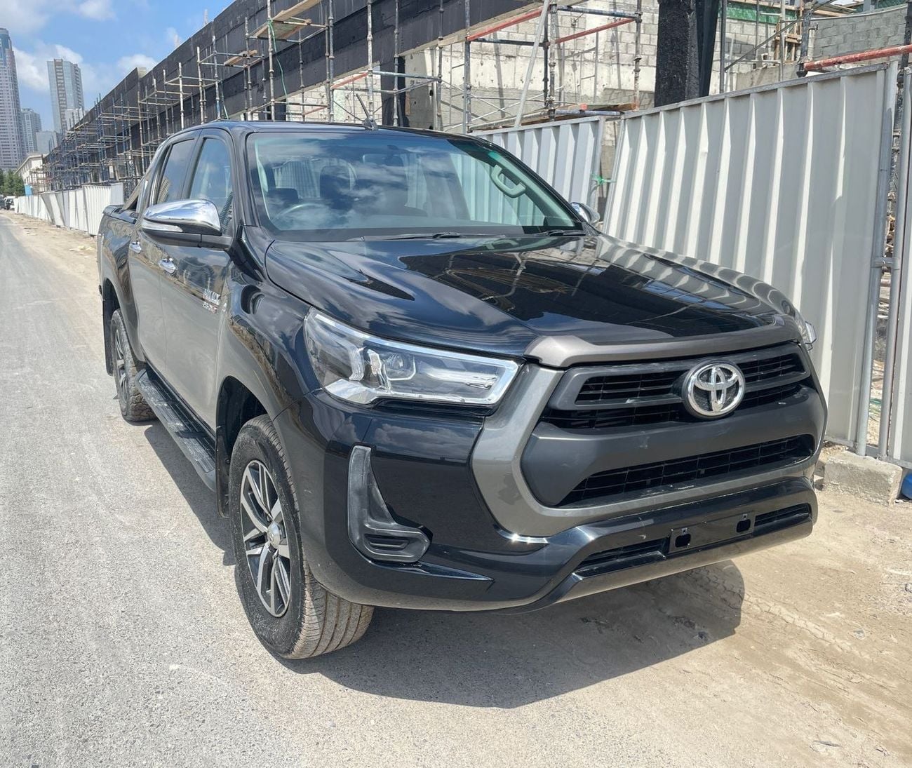 تويوتا هيلوكس diesel 2.8 liter ,right hand drive automatic ,full option