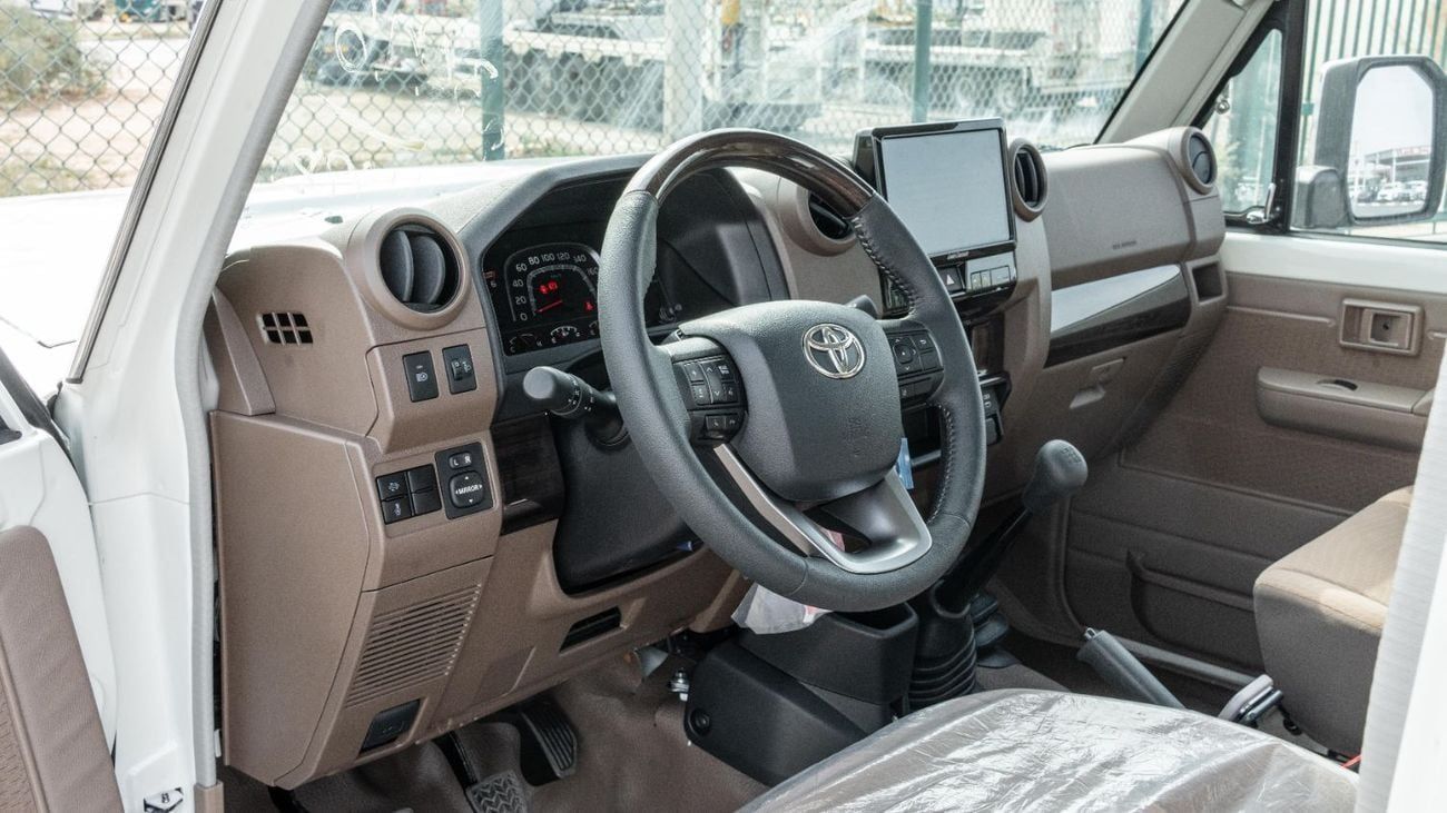 Toyota Land Cruiser Pick Up 2026 Toyota LC79 2.8L MT Diesel (white-Brown)