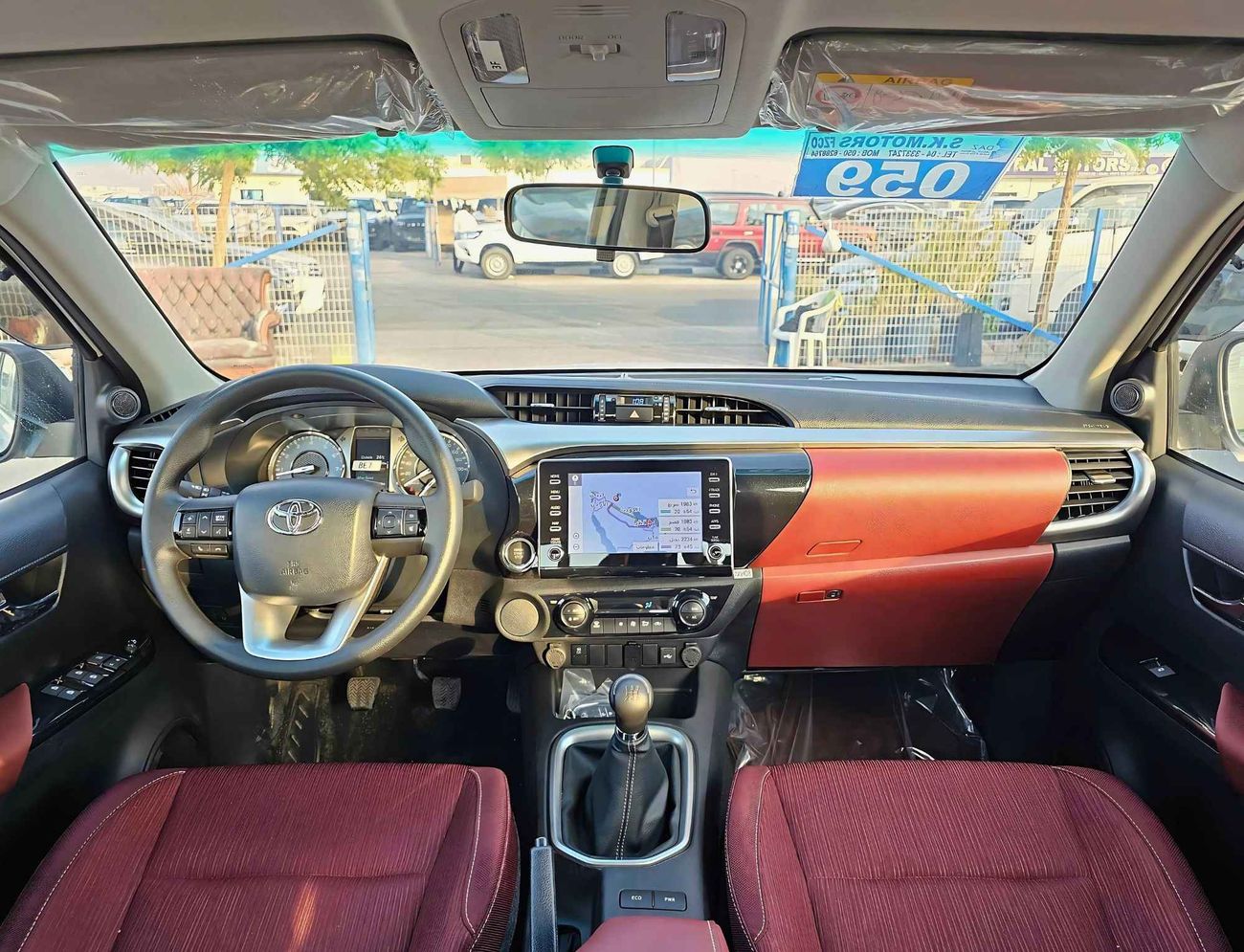 Toyota Hilux SR5 NARROW BODY / FULL OPTION / M/T /  2.7L V4 PETROL / DVD CAMERA / WOOD TRIM (CODE # 69039)