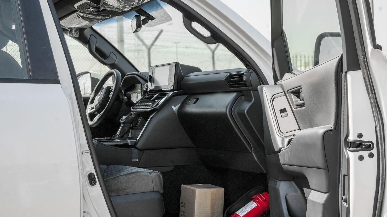 Toyota Land Cruiser 2026 Toyota Land Cruiser GXR 4.0L AT Petrol (White-Black)