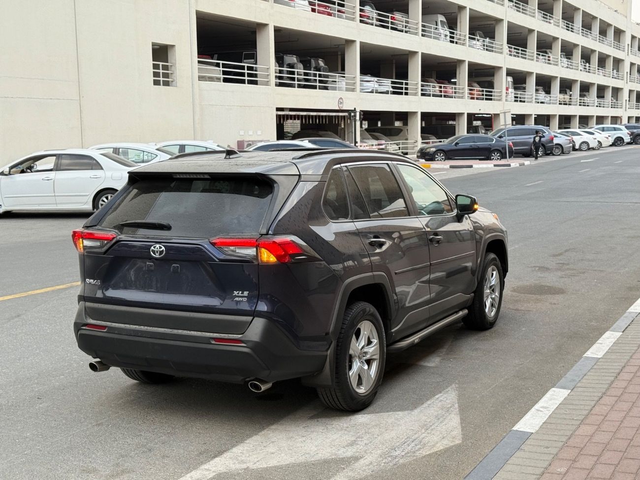 تويوتا راف ٤ 2021 XLE MOONROOF AWD FULL OPTION US SPEC