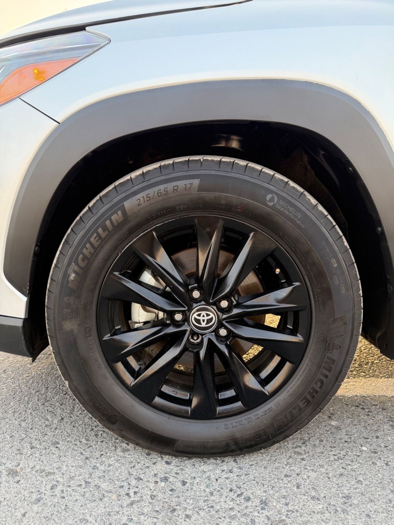 تويوتا كورولا كروس 2024 XLE 2.0L AWD PUSH START CANADA SPEC