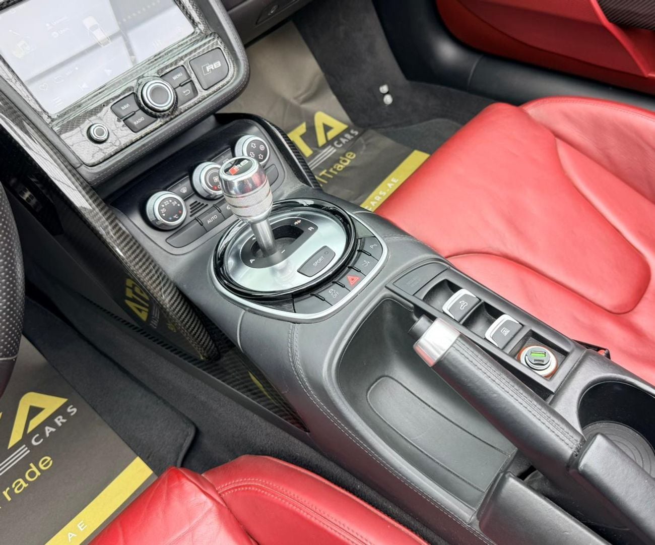 أودي R8 سبايدر FSI 2014 Audi R8 Spyder, Service History, Excellent Condition, GCC