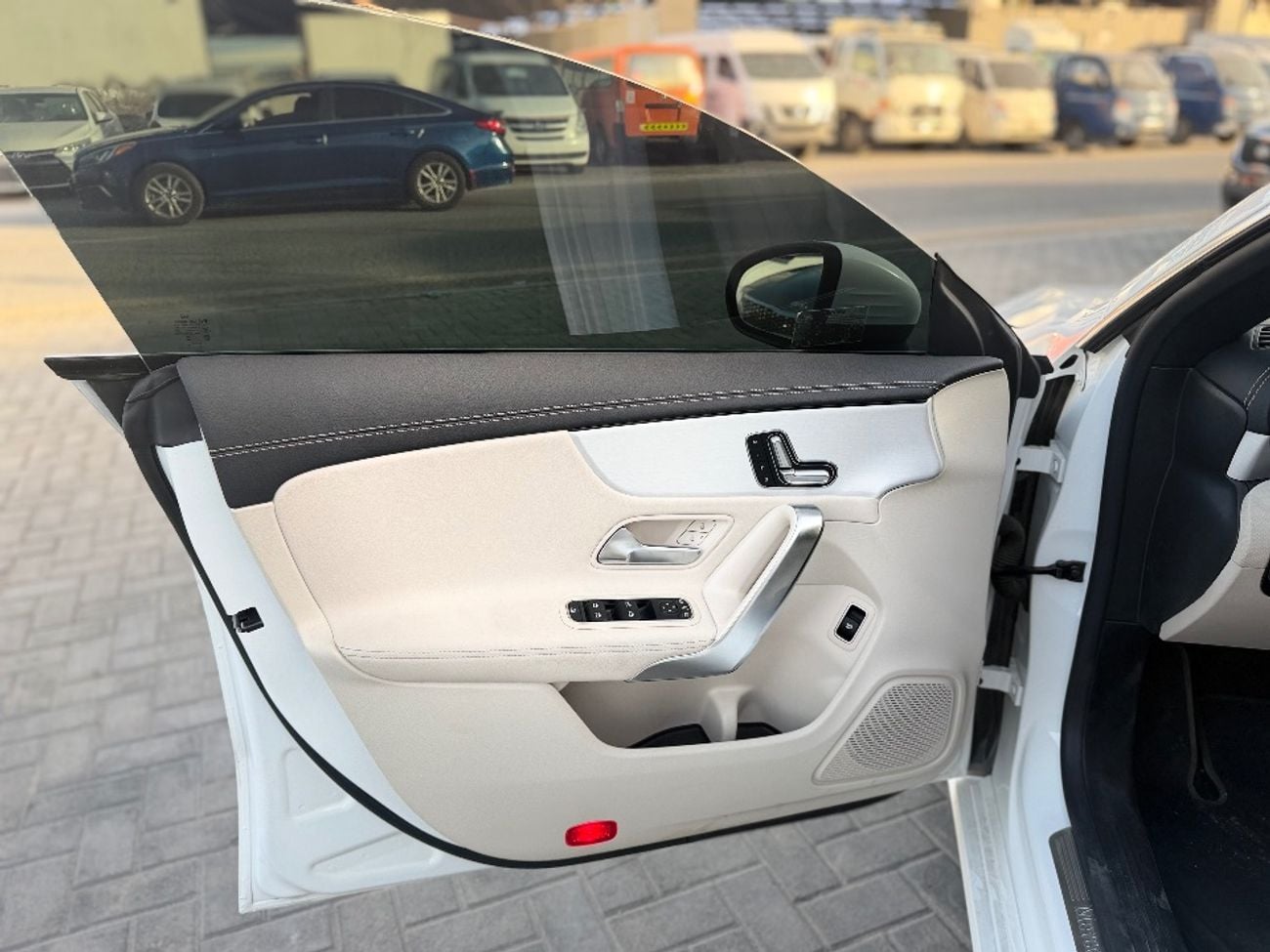 Mercedes-Benz CLA 250 للبيع Mercedes-Benz CLA 250 2025 فل أوبشن – صبغ وكالة الممشى: 1,000 كم فقط  فتحة سقف، جلد كهرباء، شا