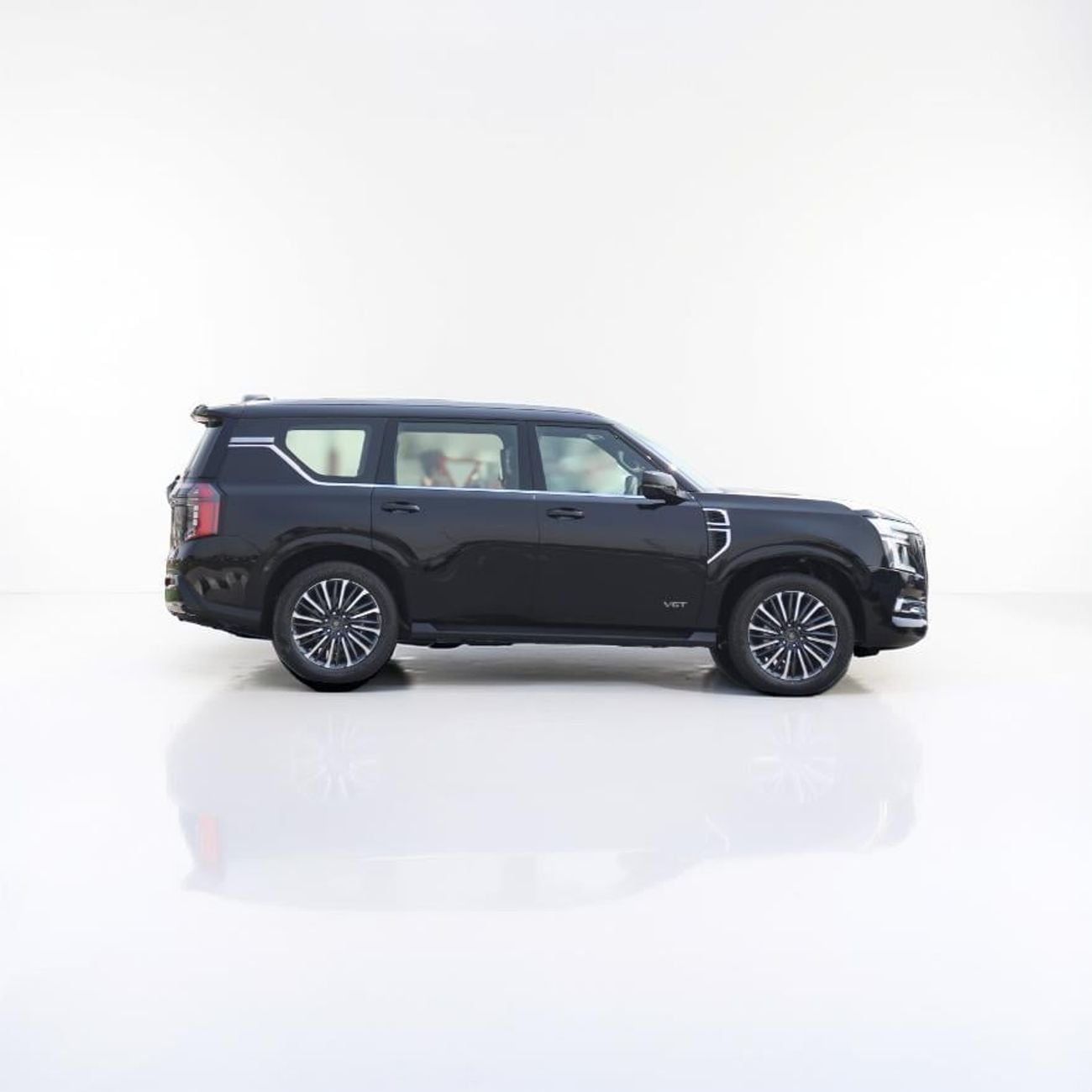 Nissan Patrol NISSAN LE PLATUNIM V6 3.5 2026 BLACK DIAMOND PEARL