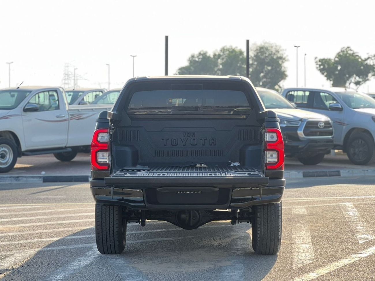 تويوتا هيلوكس GLS 2019 Toyota Hilux Modified - 2.7L V4 GCC- AWD 4x4- Rear Camera - Push start - Patrol -