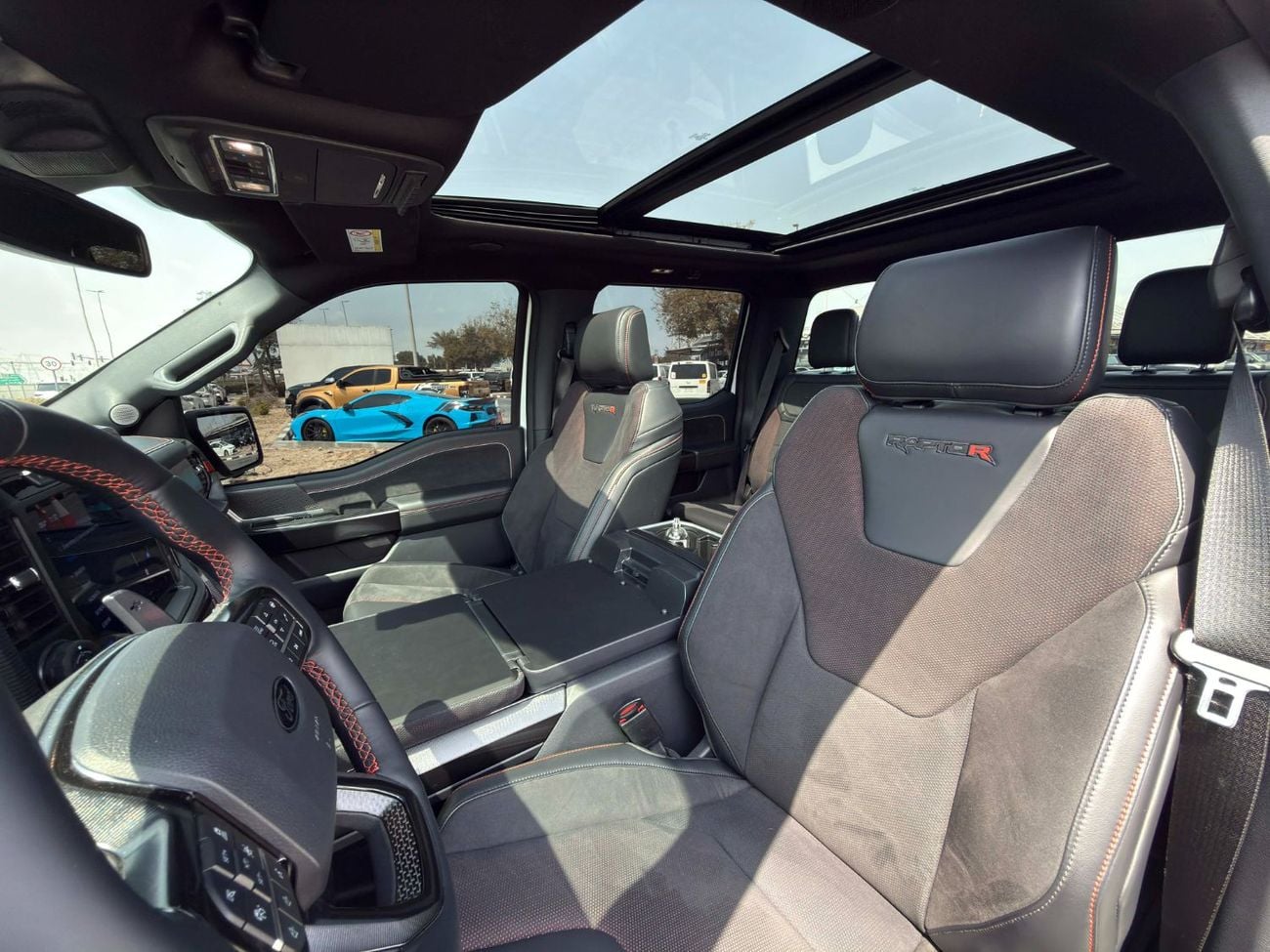 Ford F 150 Raptor GCC SPEC UNDER WARRANTY AND SERVICE CONTRACT