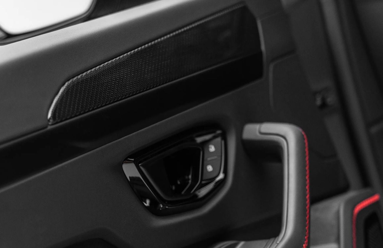 لامبورغيني اوروس 4.0L V8 Twin-Turbocharged Engine + eMotor