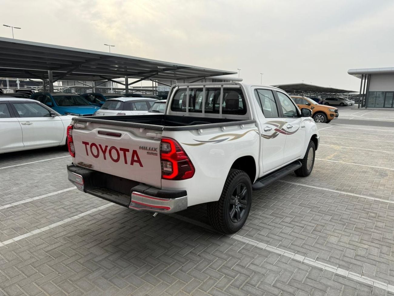 تويوتا هيلوكس GLX 2.7L Double Cab Utility 4WD A/T