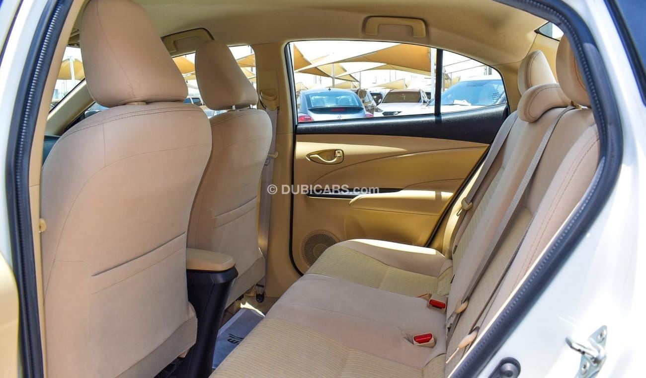 Toyota Yaris 1.5 L E