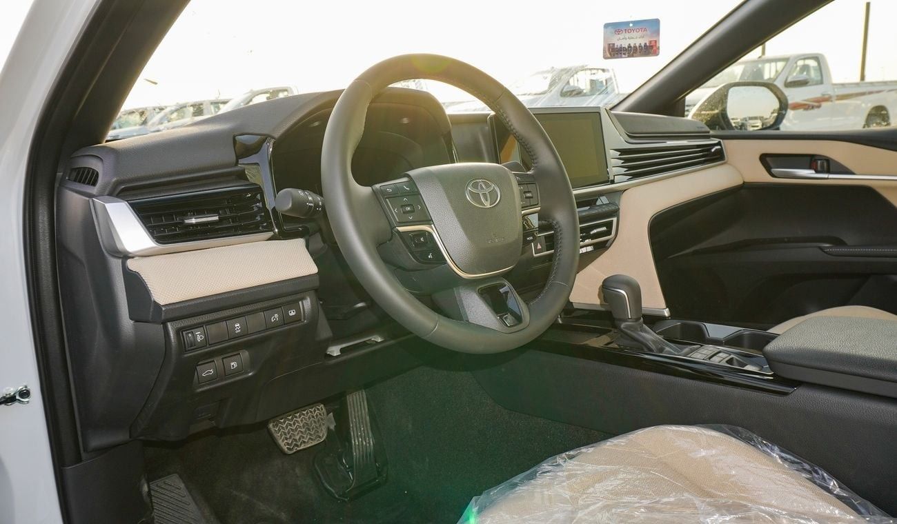 Toyota Camry LE  HEV 2.5L Hybrid