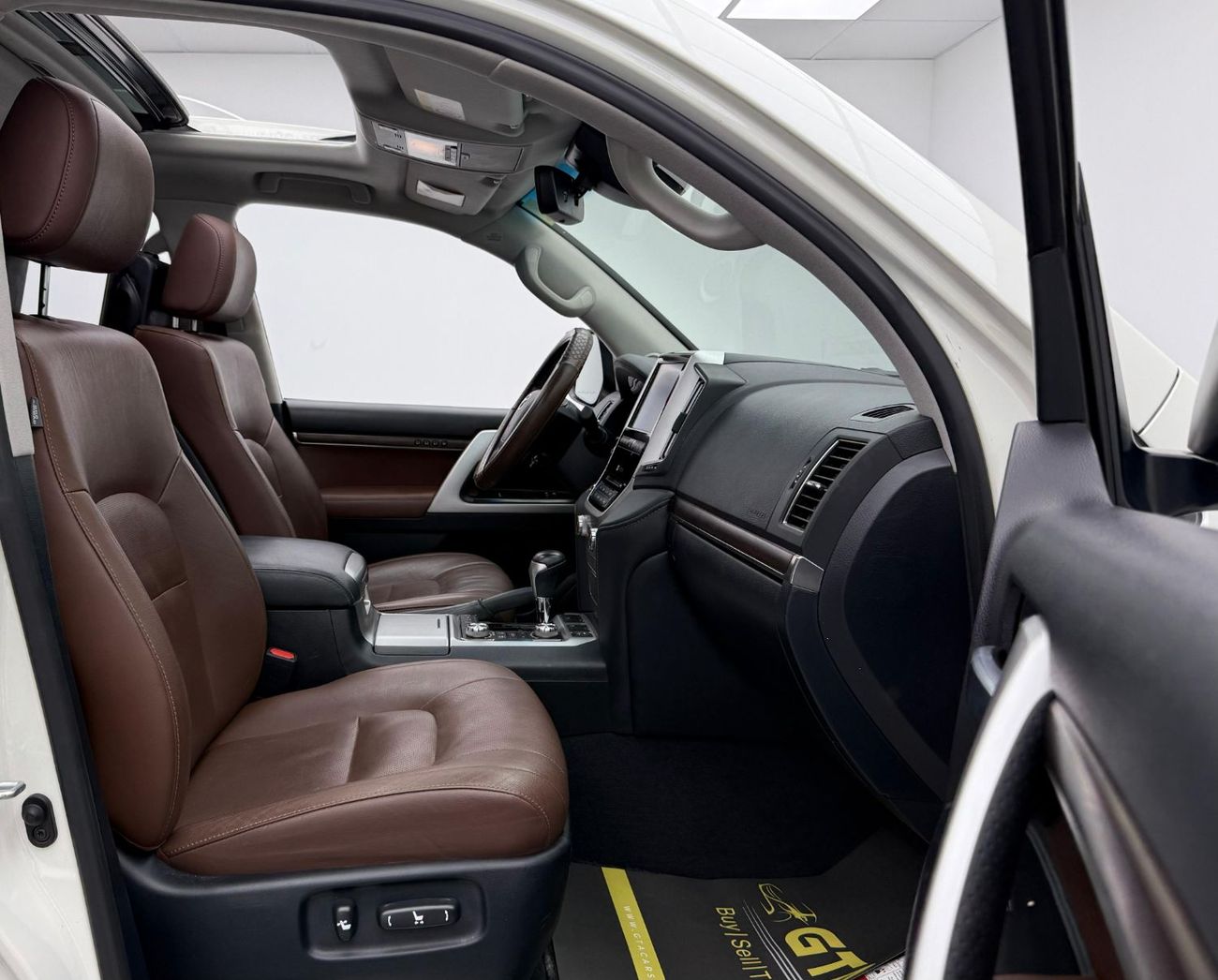 تويوتا لاند كروزر 2021 Toyota Land Cruiser VX-E V8, 1 Year Unlimited KM Warranty, Full Toyota Service History, GCC