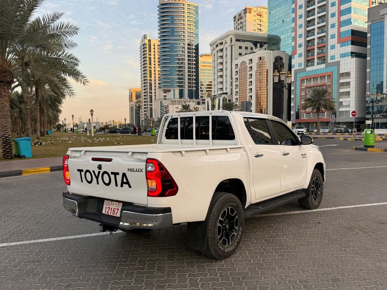 تويوتا هيلوكس SR Right Hand Drive