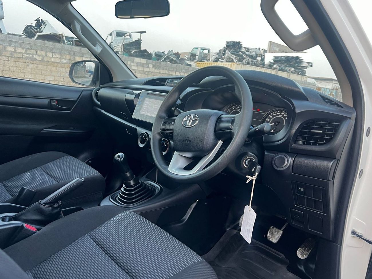 Toyota Hilux PETROL 2.7 LITER SINGLE CAB RIGHT HAND DRIVE AMNUAL TRANSMISSION