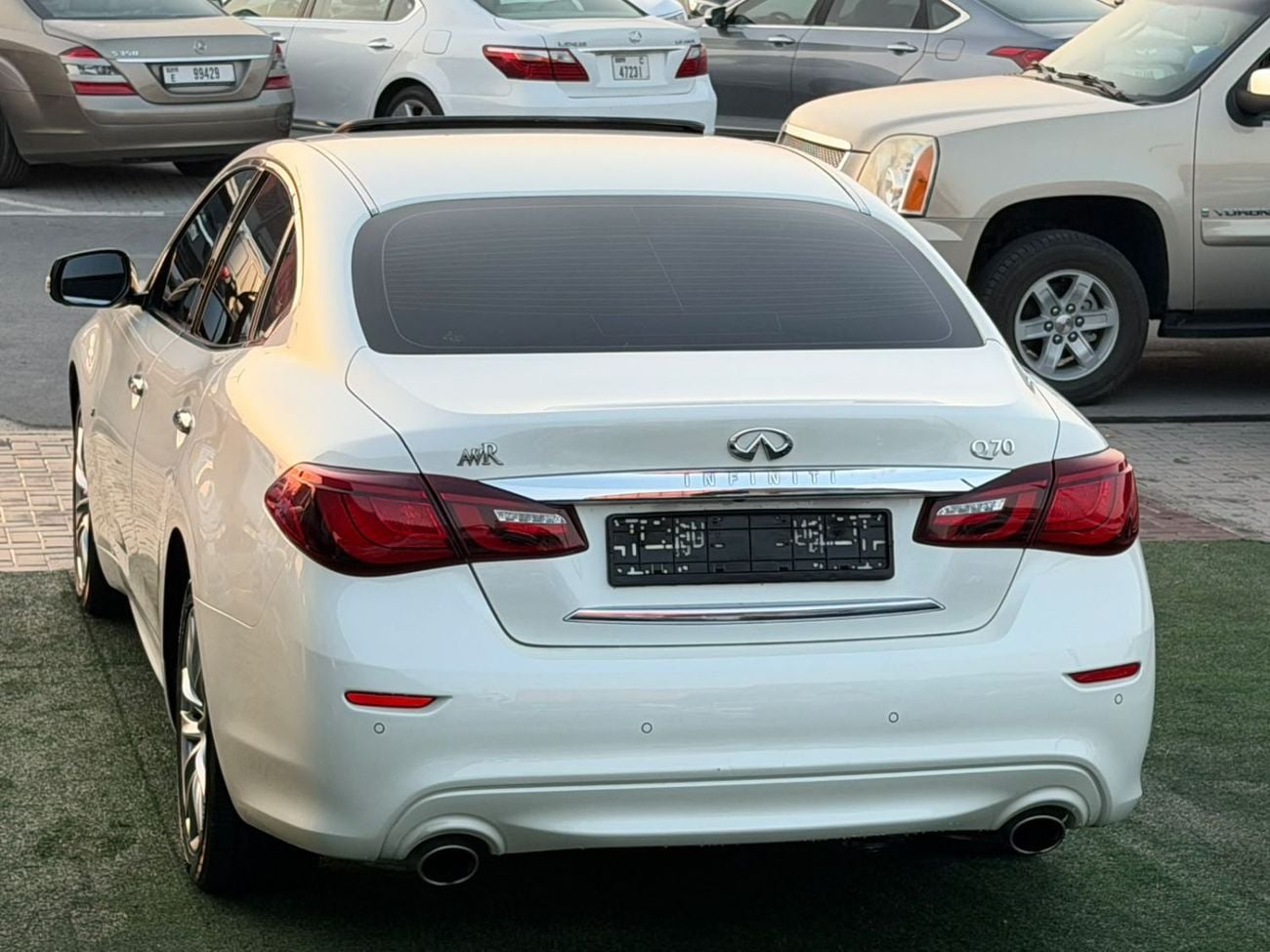 Infiniti Q70 EXCELLENCE First owner from the dealership, full option, sunroof, two keys