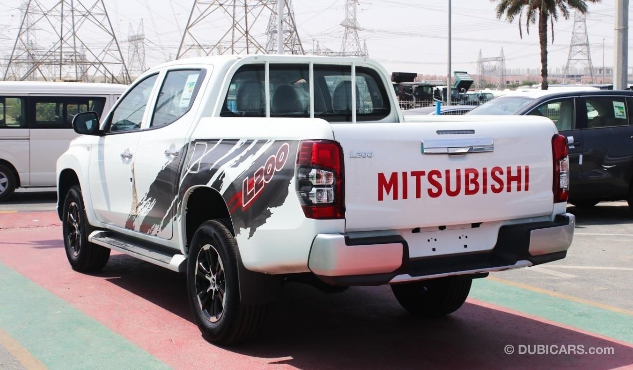 ميتسوبيشي L200 Mitsubishi L200 pick up DOUBLE CAB , White color ,, A/T ,, 2.4L Diesel ,, Chrome Packedg V4