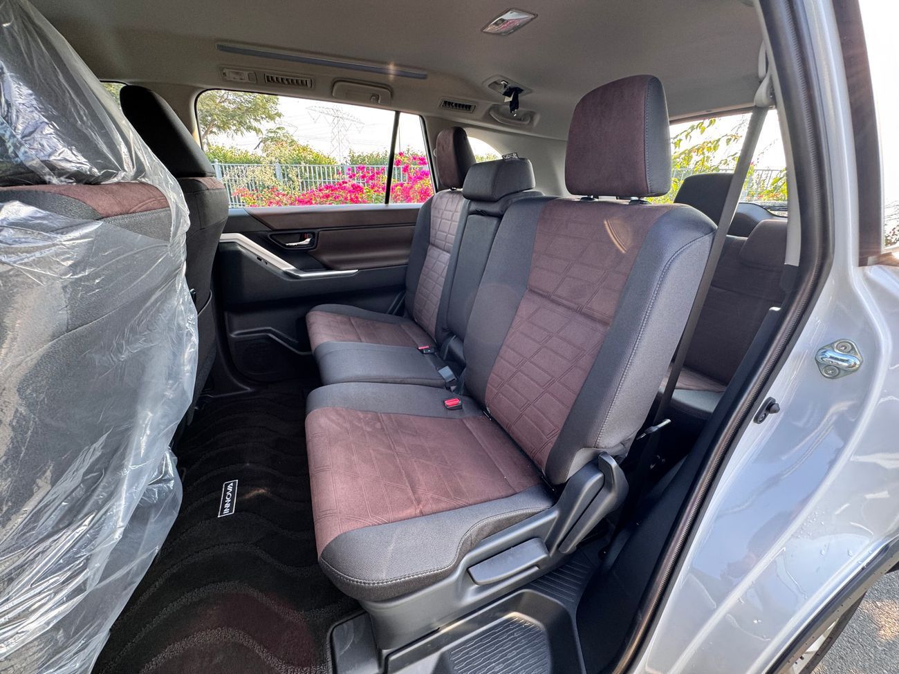 تويوتا إينوفا 2.0L HyCross 8S Hybrid