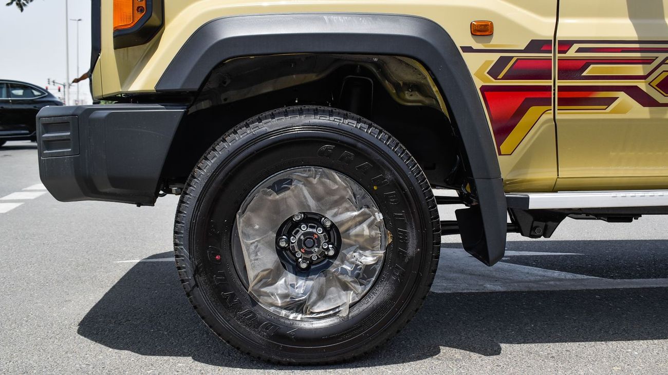 Toyota Land Cruiser 70 ECT0061 - Toyota Land Cruiser Hardtop 5 Doors - 4.0L Petrol Manual - Beige - LX