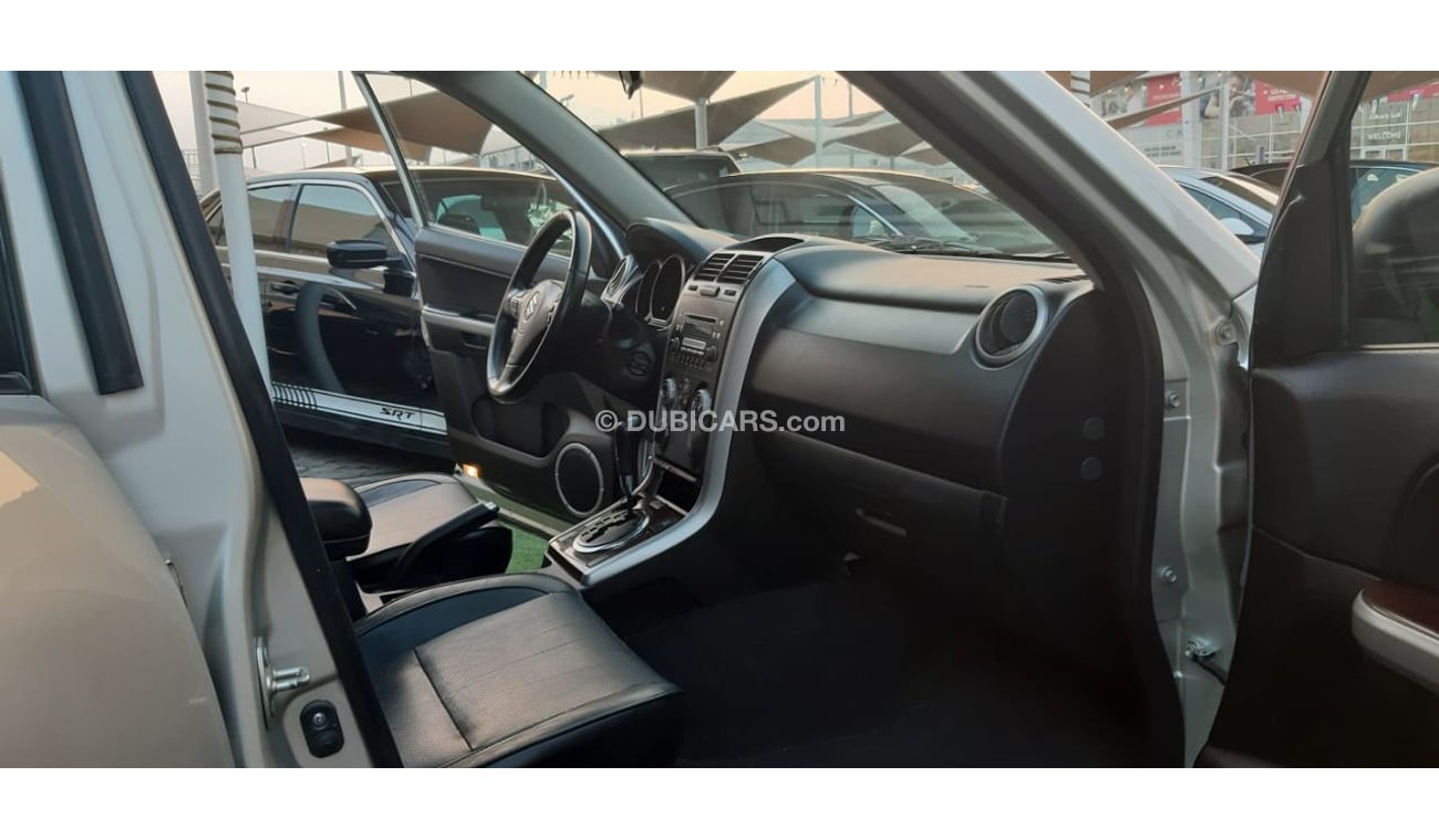 سوزوكي جراند فيتارا خليجى  بدون حوادث رقم 1 فتحة جلدمثبت سرعة رنجات حساسات جناح خلفى  2 ريموت تحكم مرايا بحالة ممتازة