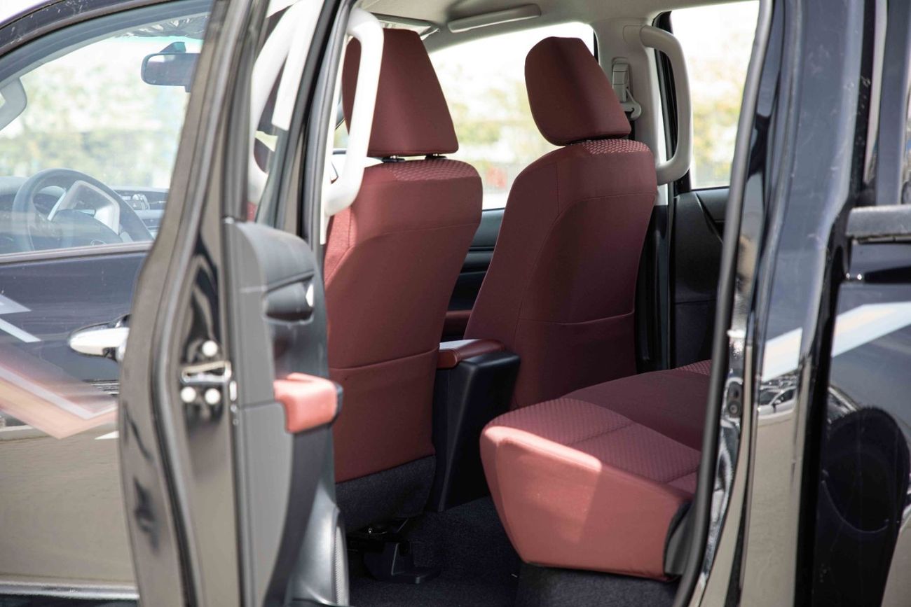 Toyota Hilux 2024 Toyota Hilux 4x4 DC 2.4 - Attitude Black inside Red