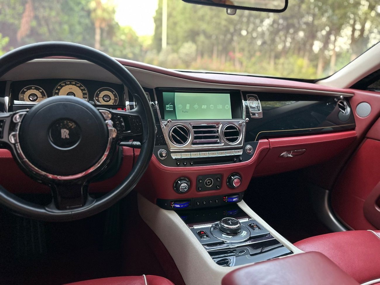 رولز رويس واريث 2015 Rolls Royce Wraith | GCC Specs | 6.6L V12 | 624 HP | 109K KM | Starlight Headliner | Excellent