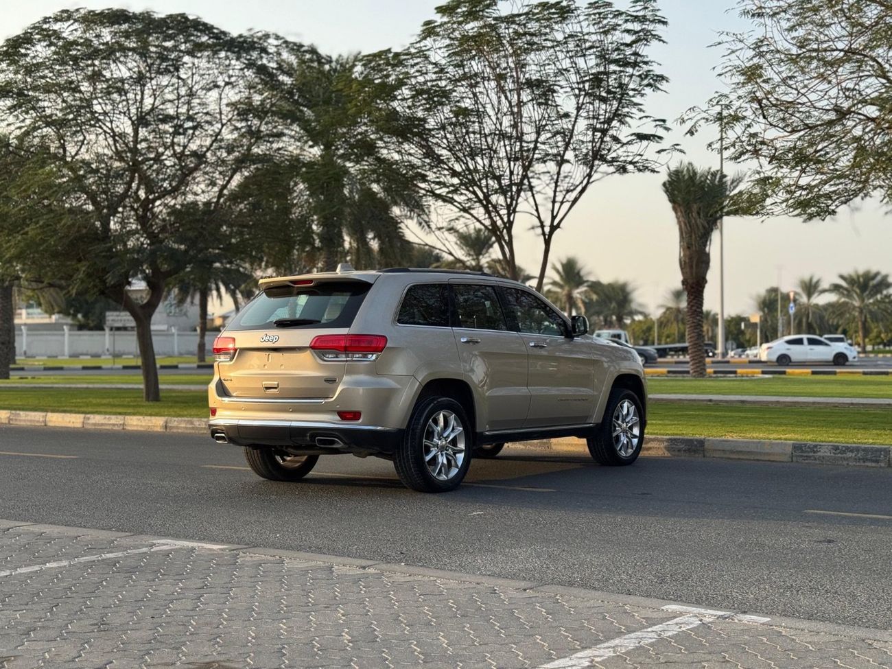 جيب جراند شيروكي Limited 3.6L