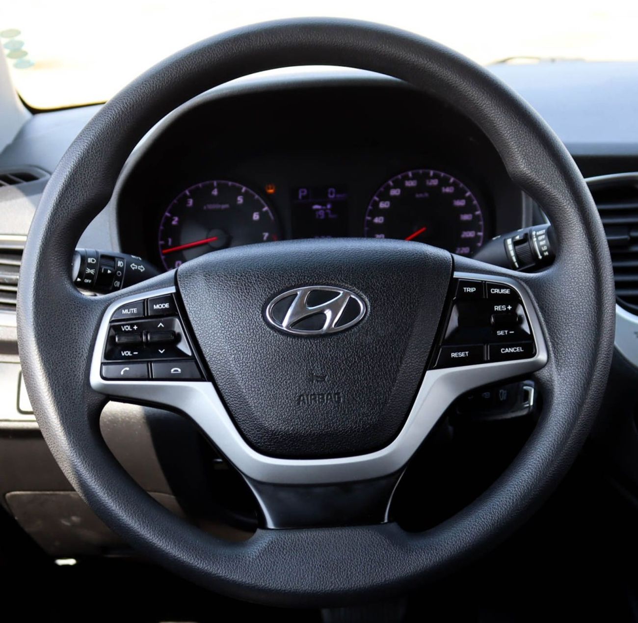 هيونداي أكسنت Base 1.6L (138 HP) hyundai accent  2022 GCC 1.6 L accident-free original paint in excellent conditio