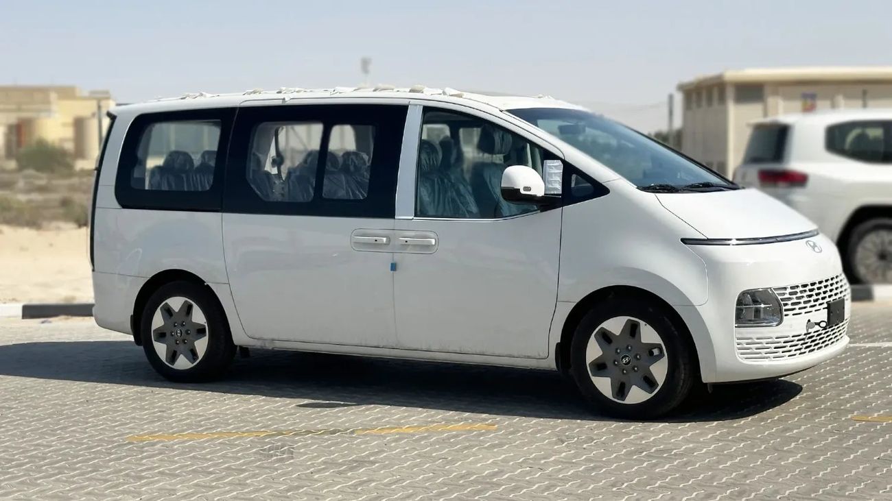 هيونداي ستاريا 3.5L 11 Seater Premier AT