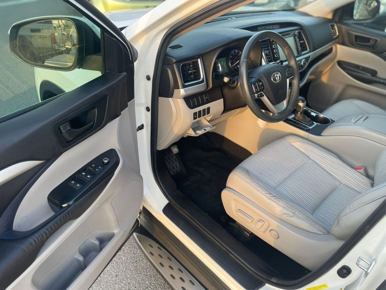 Toyota Highlander 2016 Toyota Highlander LE MidOption+ 3.5L V6 - AWD 4x4 - Side Step - 7 Seater - Trunk Auto -