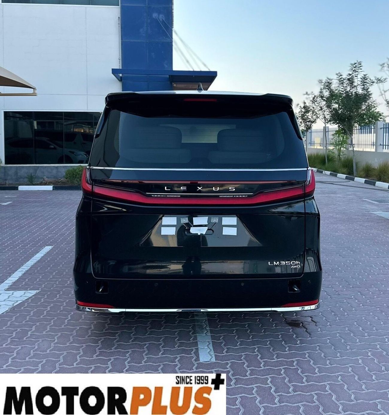 لكزس LM 350h Hybrid 4 Seater 2025 - Ready Stock!